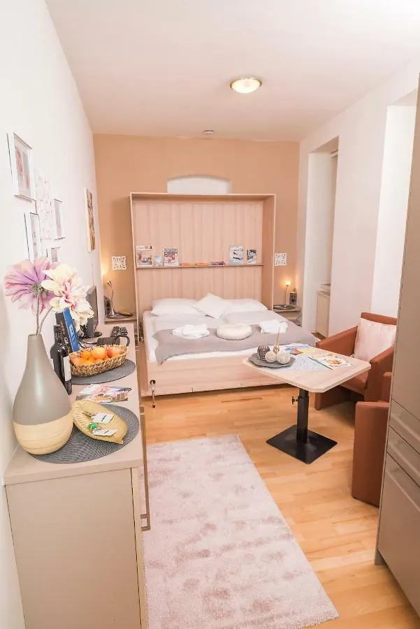 Tiny Hideaway Apartment Vienna