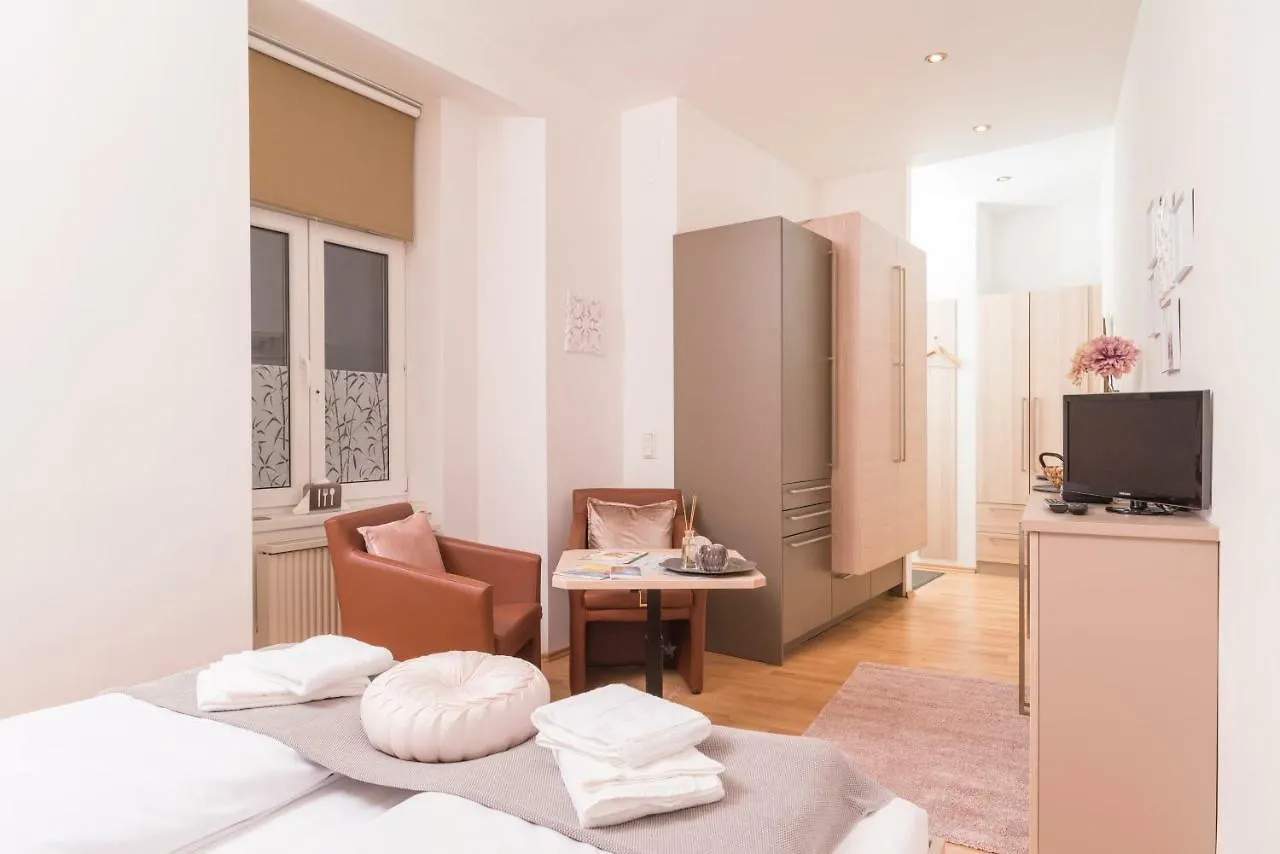 Tiny Hideaway Apartment Vienna 0*,